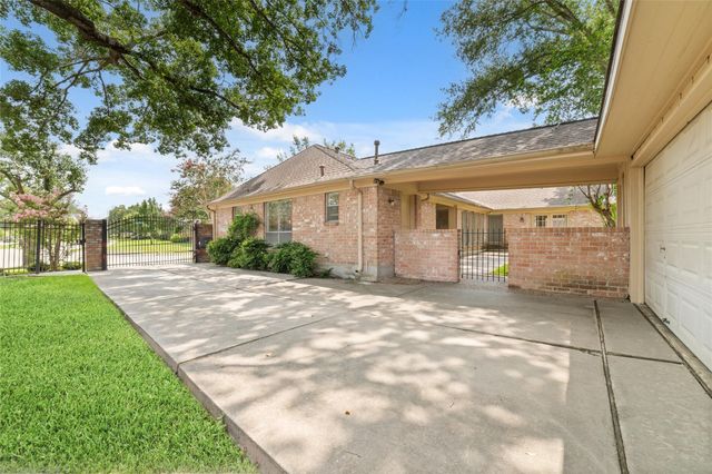 11838 Riverview Drive, Houston, TX 77077