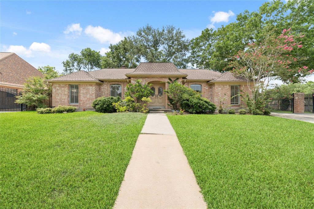11838 Riverview Drive, Houston, TX 77077