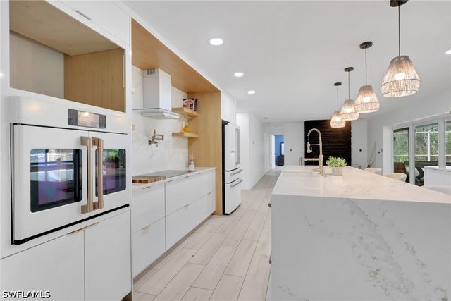 27126 Rue De Paix, Bonita Springs, FL 34135