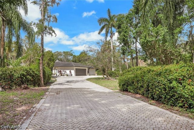 27126 Rue De Paix, Bonita Springs, FL 34135