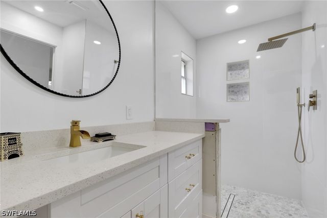 27126 Rue De Paix, Bonita Springs, FL 34135