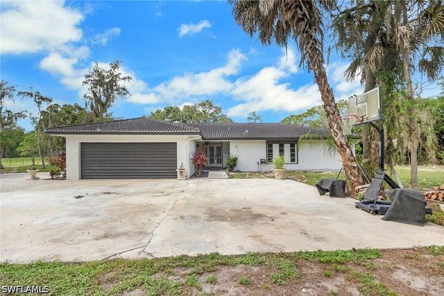 27126 Rue De Paix, Bonita Springs, FL 34135