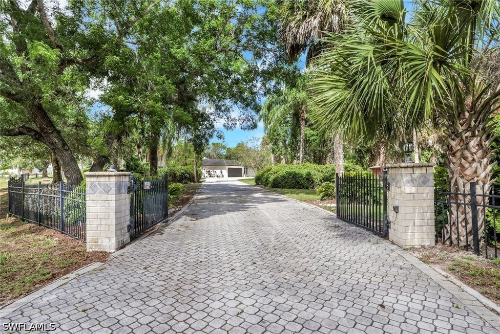 27126 Rue De Paix, Bonita Springs, FL 34135
