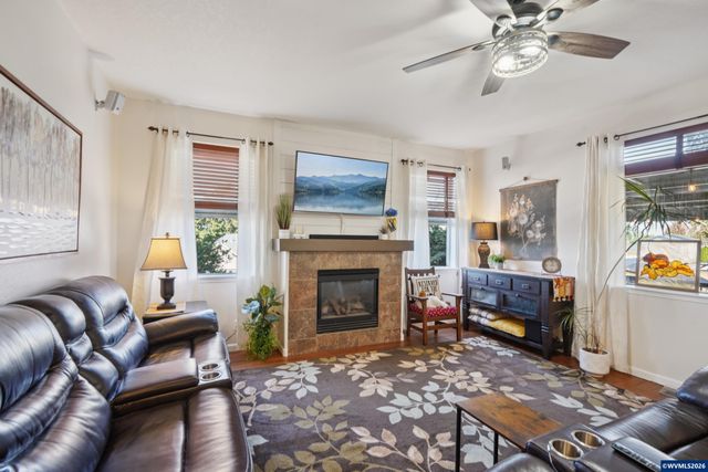 968 Eisenhower Dr NW, Salem, OR 97304