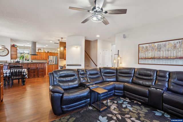 968 Eisenhower Dr NW, Salem, OR 97304