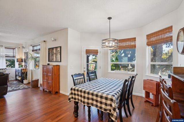 968 Eisenhower Dr NW, Salem, OR 97304