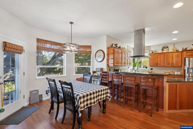 968 Eisenhower Dr NW, Salem, OR 97304