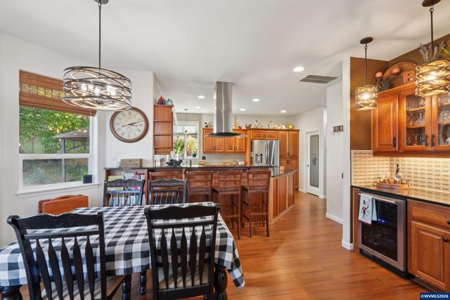 968 Eisenhower Dr NW, Salem, OR 97304