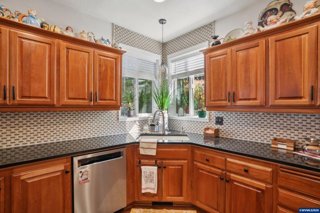 968 Eisenhower Dr NW, Salem, OR 97304