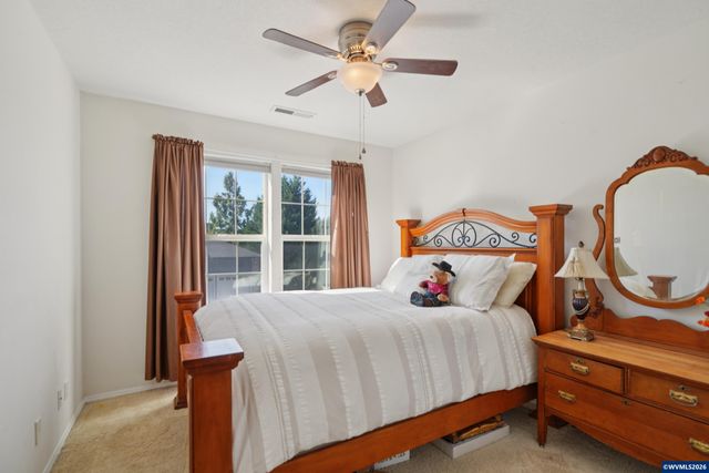 968 Eisenhower Dr NW, Salem, OR 97304