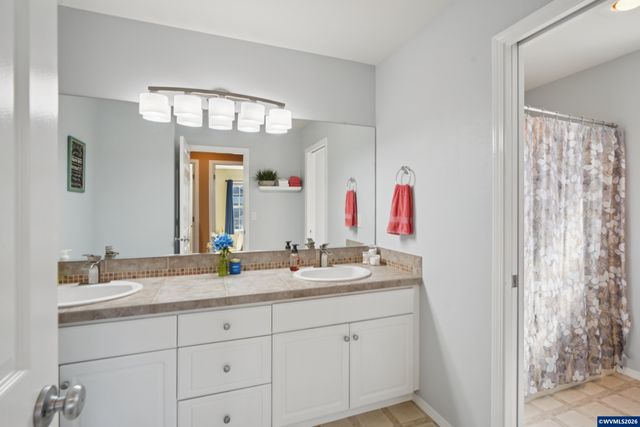 968 Eisenhower Dr NW, Salem, OR 97304