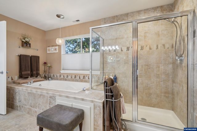 968 Eisenhower Dr NW, Salem, OR 97304