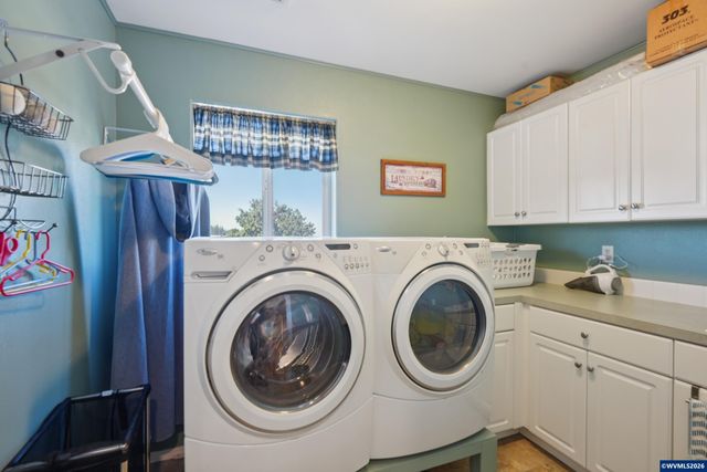 968 Eisenhower Dr NW, Salem, OR 97304