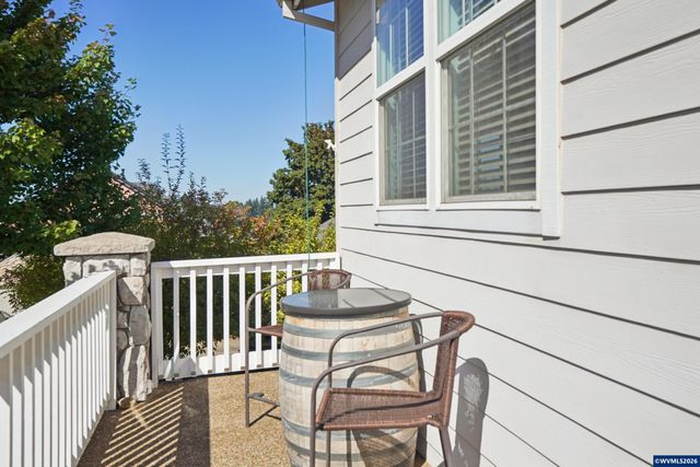 968 Eisenhower Dr NW, Salem, OR 97304