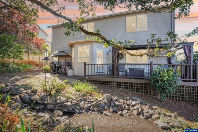 968 Eisenhower Dr NW, Salem, OR 97304