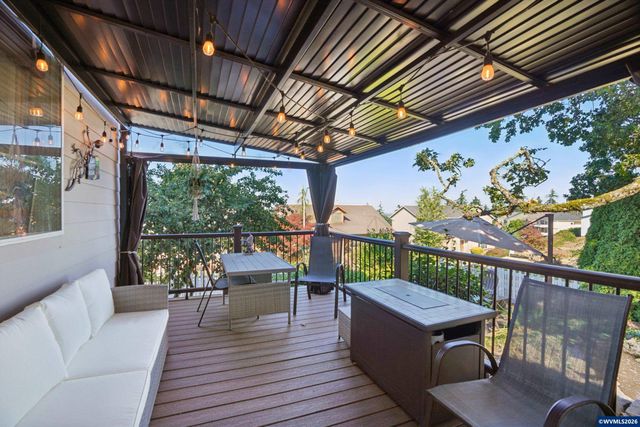 968 Eisenhower Dr NW, Salem, OR 97304