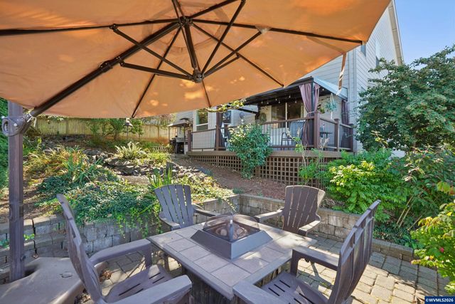 968 Eisenhower Dr NW, Salem, OR 97304