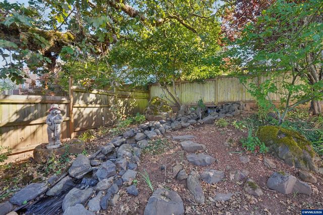 968 Eisenhower Dr NW, Salem, OR 97304