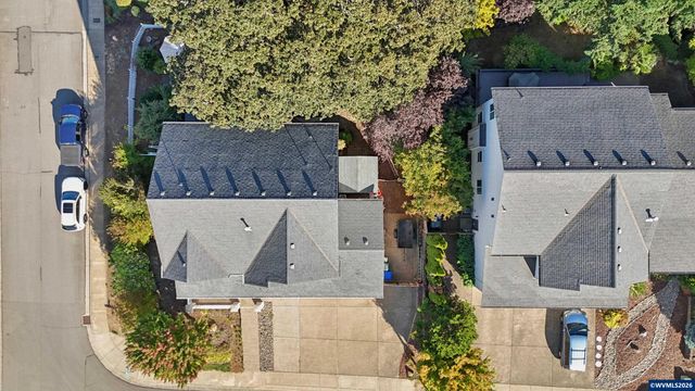 968 Eisenhower Dr NW, Salem, OR 97304