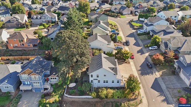 968 Eisenhower Dr NW, Salem, OR 97304