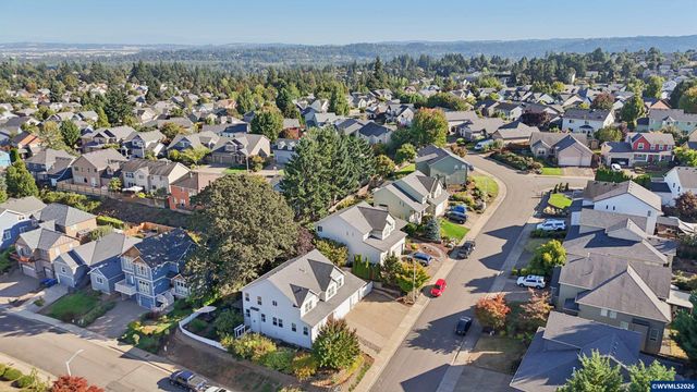 968 Eisenhower Dr NW, Salem, OR 97304