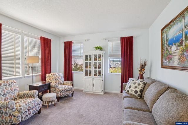 968 Eisenhower Dr NW, Salem, OR 97304