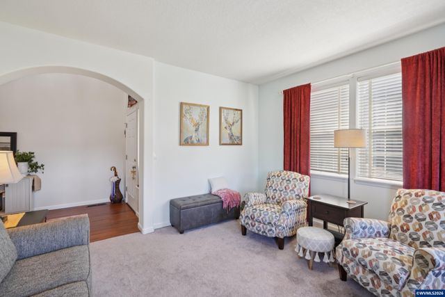 968 Eisenhower Dr NW, Salem, OR 97304