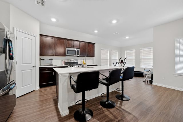 705 Pearl Way, Arlington, TX 76002