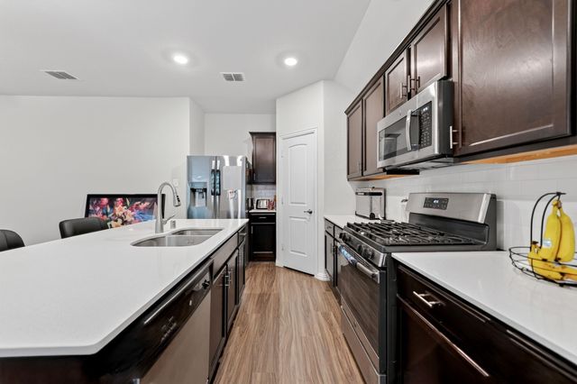 705 Pearl Way, Arlington, TX 76002