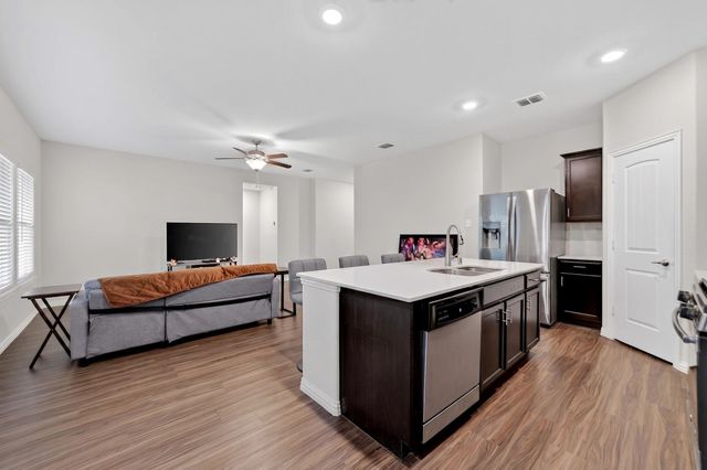 705 Pearl Way, Arlington, TX 76002