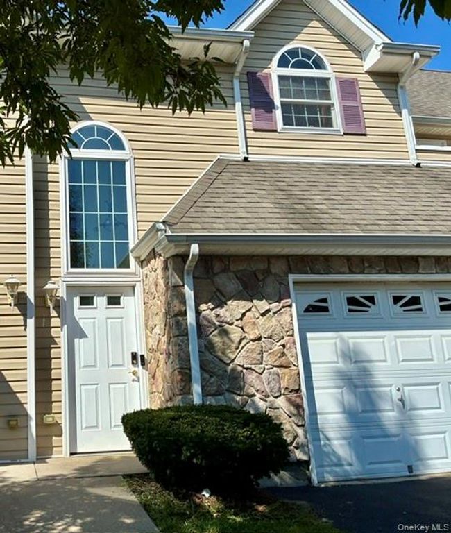 154 Christine Drive, Dix Hills, NY 11746 — photo 2