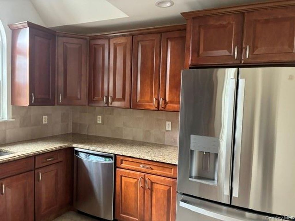 154 Christine Drive, Dix Hills, NY 11746 — photo 4
