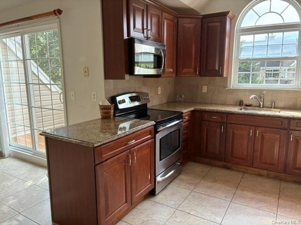 154 Christine Drive, Dix Hills, NY 11746 — photo 5