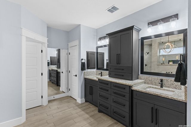 9991 Crow Ln, Adkins, TX 78101