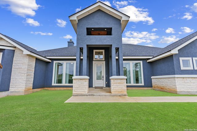 9991 Crow Ln, Adkins, TX 78101