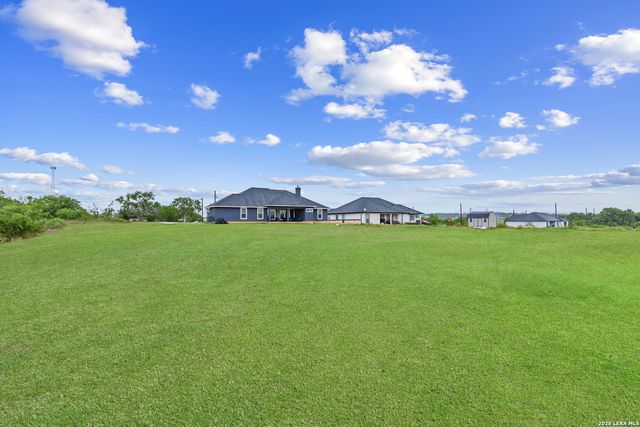 9991 Crow Ln, Adkins, TX 78101