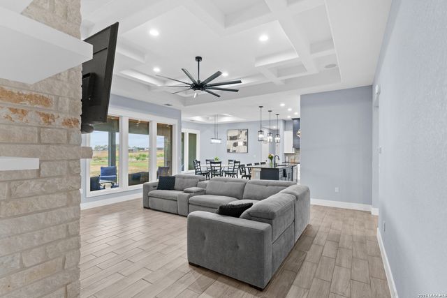 9991 Crow Ln, Adkins, TX 78101