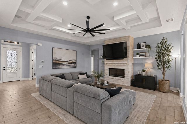 9991 Crow Ln, Adkins, TX 78101