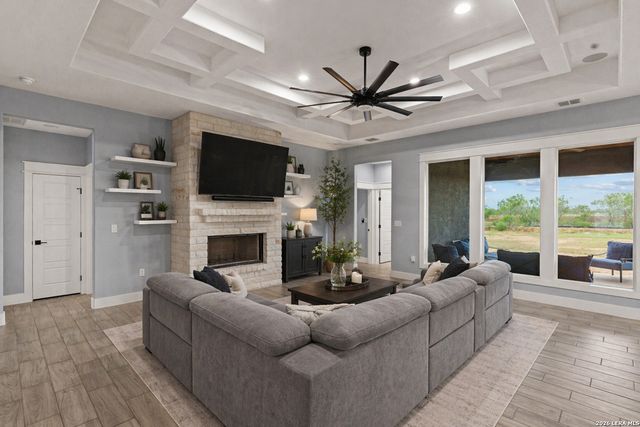 9991 Crow Ln, Adkins, TX 78101