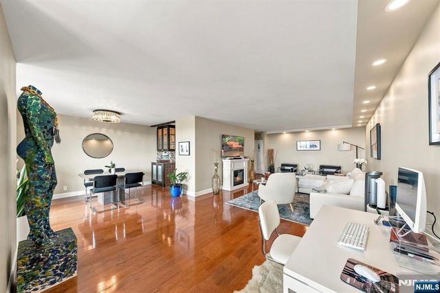 7855 Boulevard East 20F, North Bergen, NJ 07047