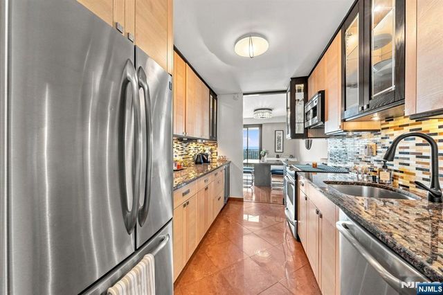 7855 Boulevard East 20F, North Bergen, NJ 07047