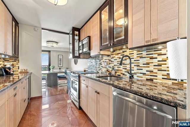 7855 Boulevard East 20F, North Bergen, NJ 07047