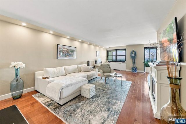 7855 Boulevard East 20F, North Bergen, NJ 07047