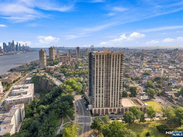 7855 Boulevard East 20F, North Bergen, NJ 07047