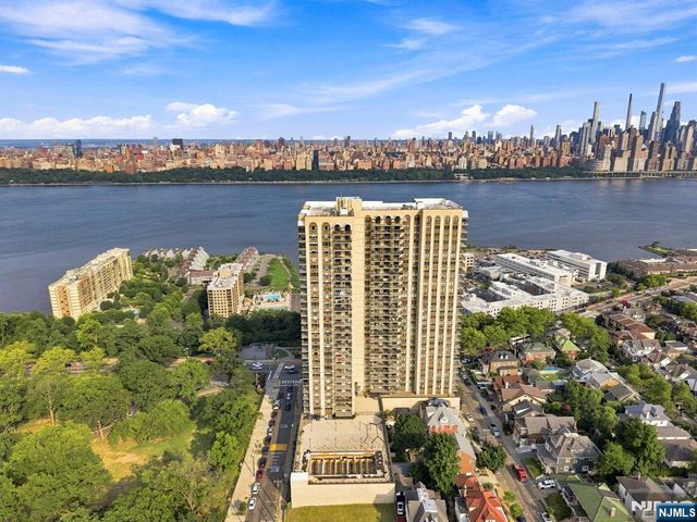 7855 Boulevard East 20F, North Bergen, NJ 07047