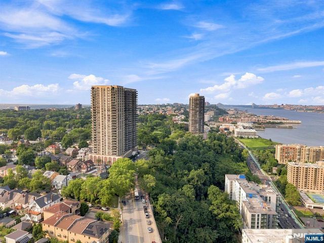 7855 Boulevard East 20F, North Bergen, NJ 07047