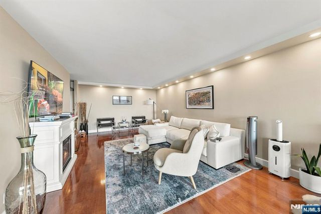 7855 Boulevard East 20F, North Bergen, NJ 07047