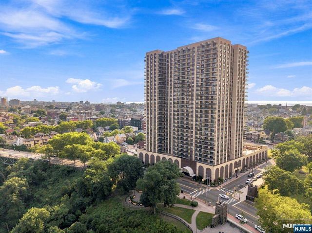 7855 Boulevard East 20F, North Bergen, NJ 07047