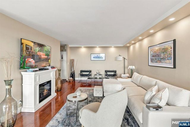 7855 Boulevard East 20F, North Bergen, NJ 07047