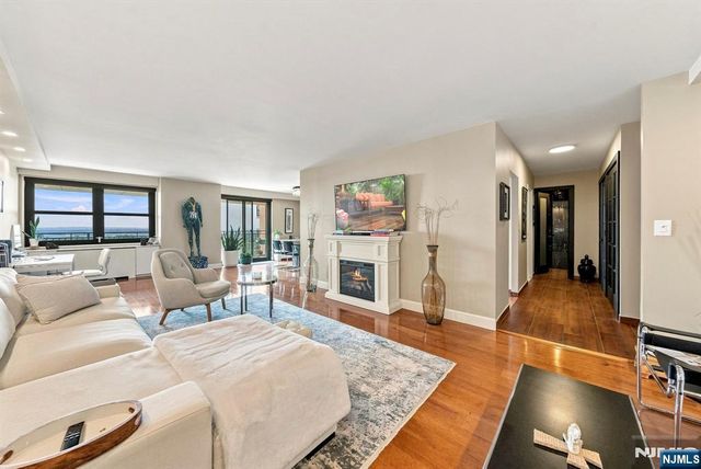 7855 Boulevard East 20F, North Bergen, NJ 07047